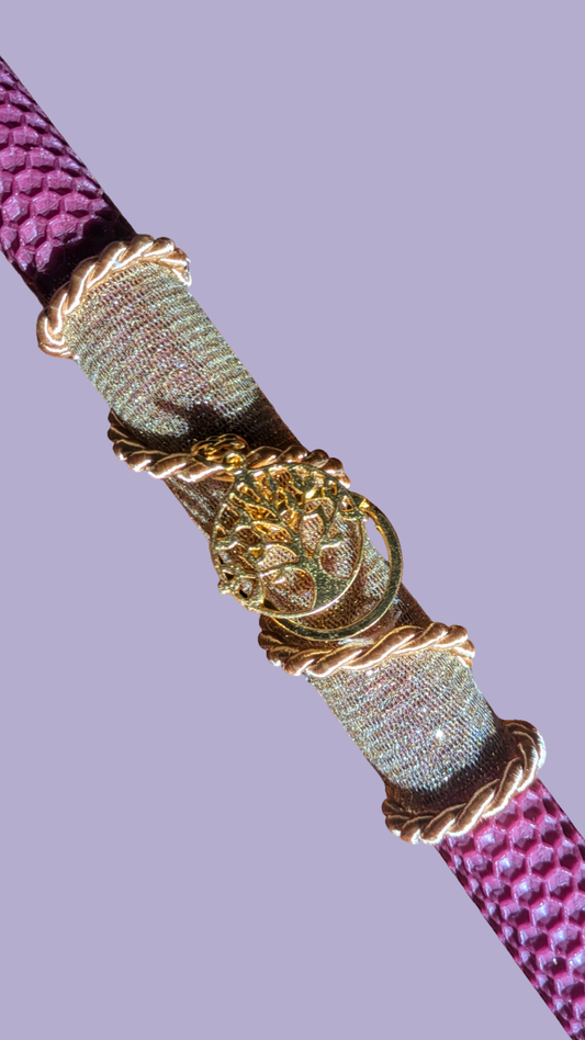 Πασχαλινή χρωματιστή λαμπάδα με μεταλικό μπρελόκ δέντρο της ζωής και χρυσές λεπτομέρειες